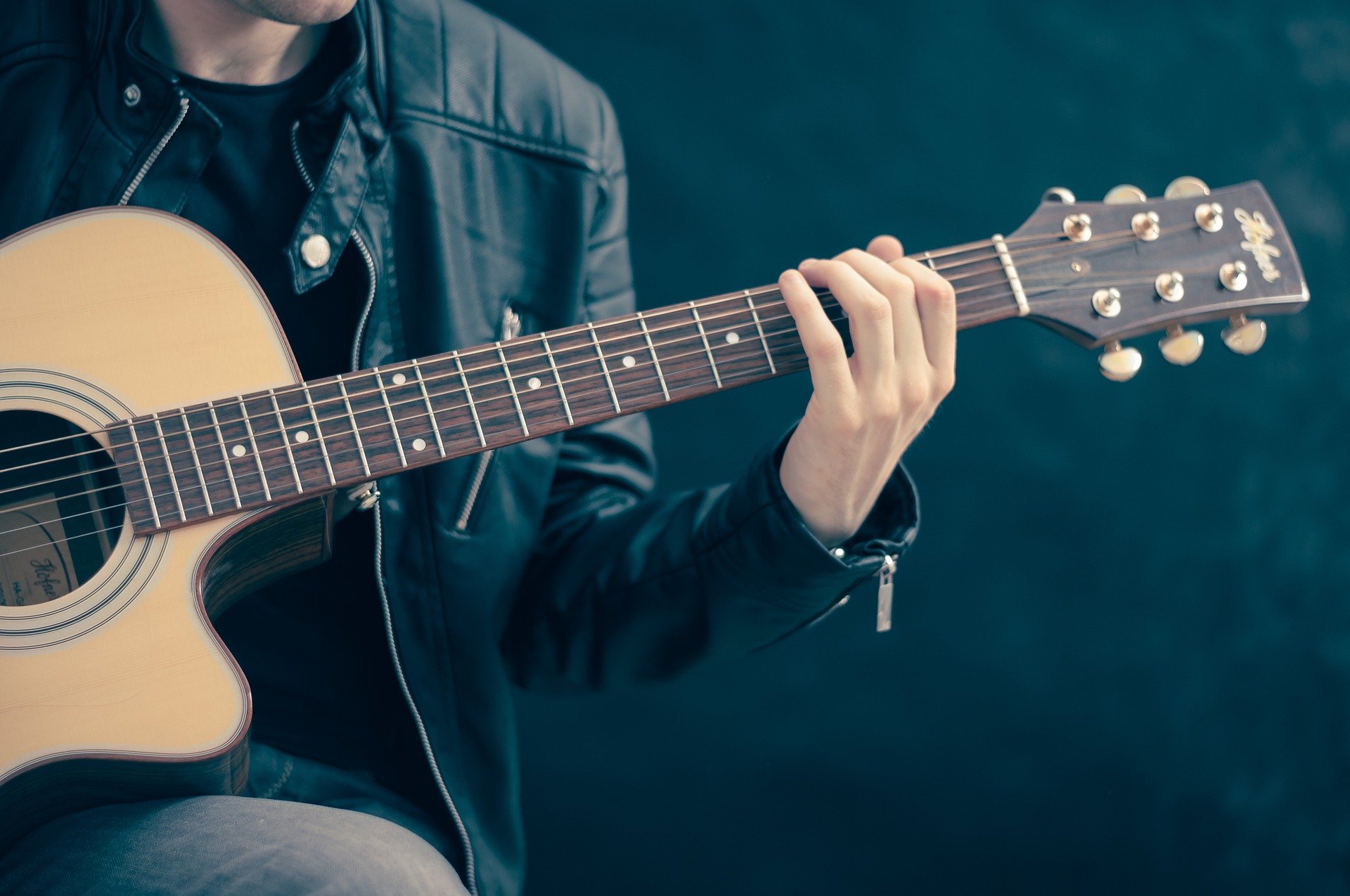 Les 07 Meilleures guitares acoustiques – Avis d'Expert